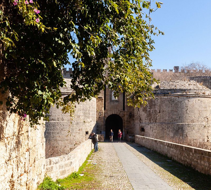 Medieval City of Rhodes to Undergo Major Improvements When Vangelis, Cavafy and Sean Connery "met" in ... "Ithaca" (sound spot)